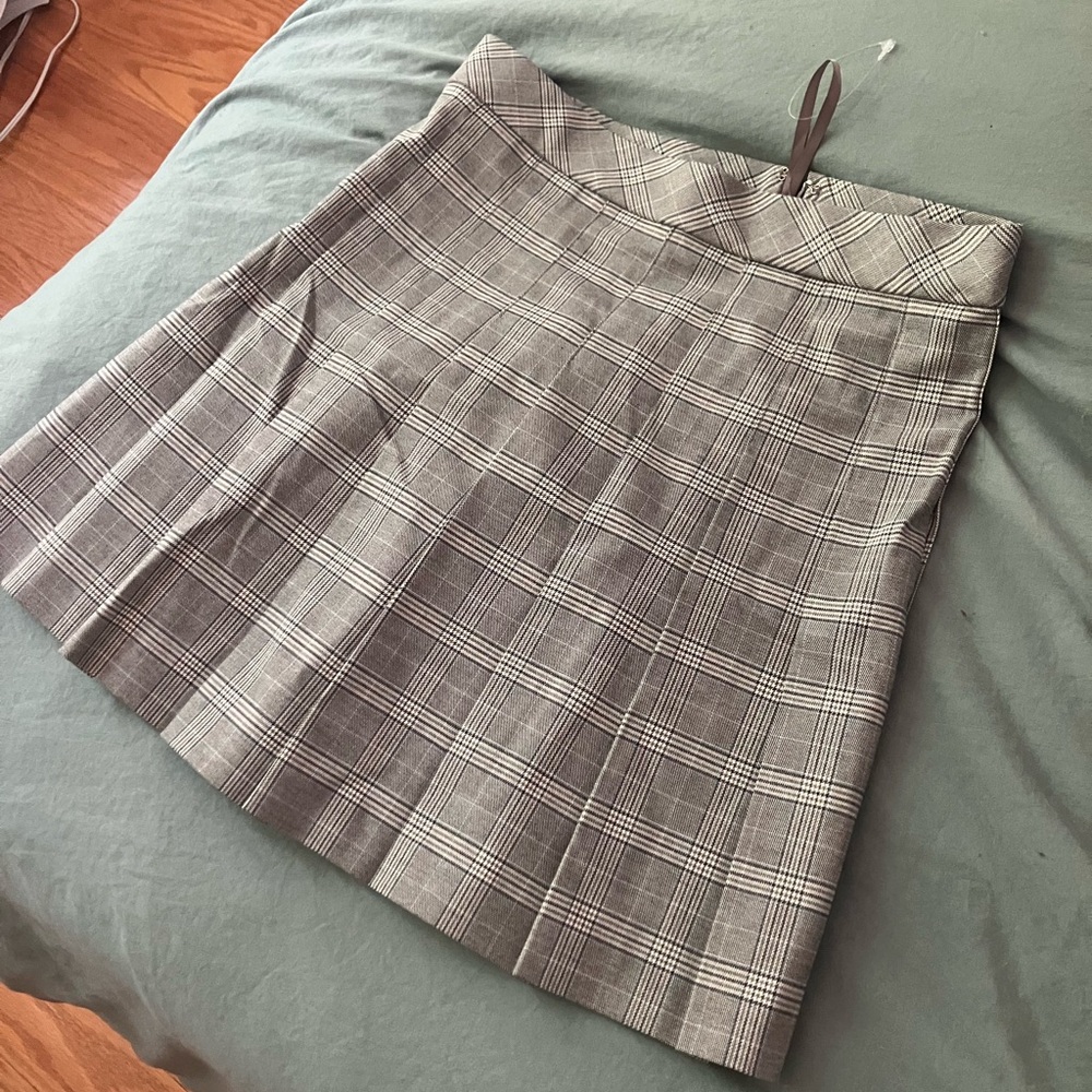 Uniqlo Gray Plaid Mini Skirt - Picture 2 of 3